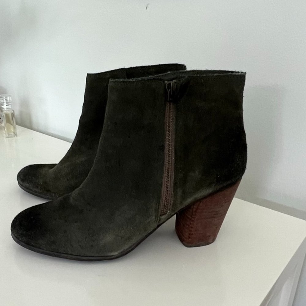 BP Trolley Lea Olive Suede Booties | Size 10 | EUC